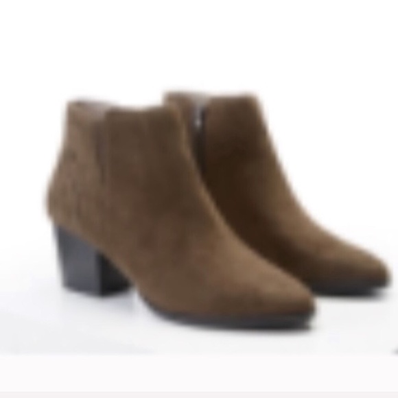 SOLD Ankle Booties Faux Suede Olive/Like New - Picture 4 of 4